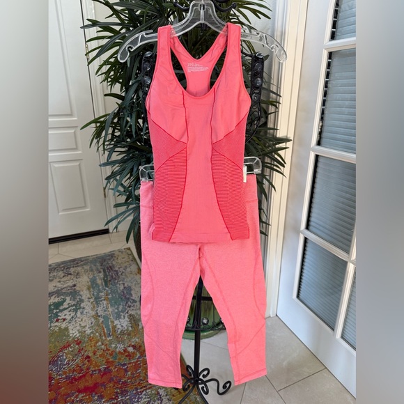 Zella Vibrant Coral Peachy-Pink Athletic/Workout Ensemble. - Picture 3 of 5
